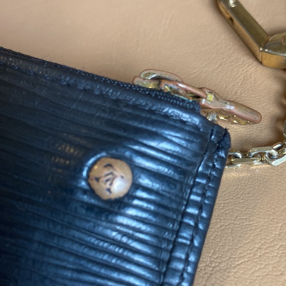 Louis Vuitton Zip Card Key Case, Black Epi Leather, Preowned , CA0063 - Picture 6 of 15